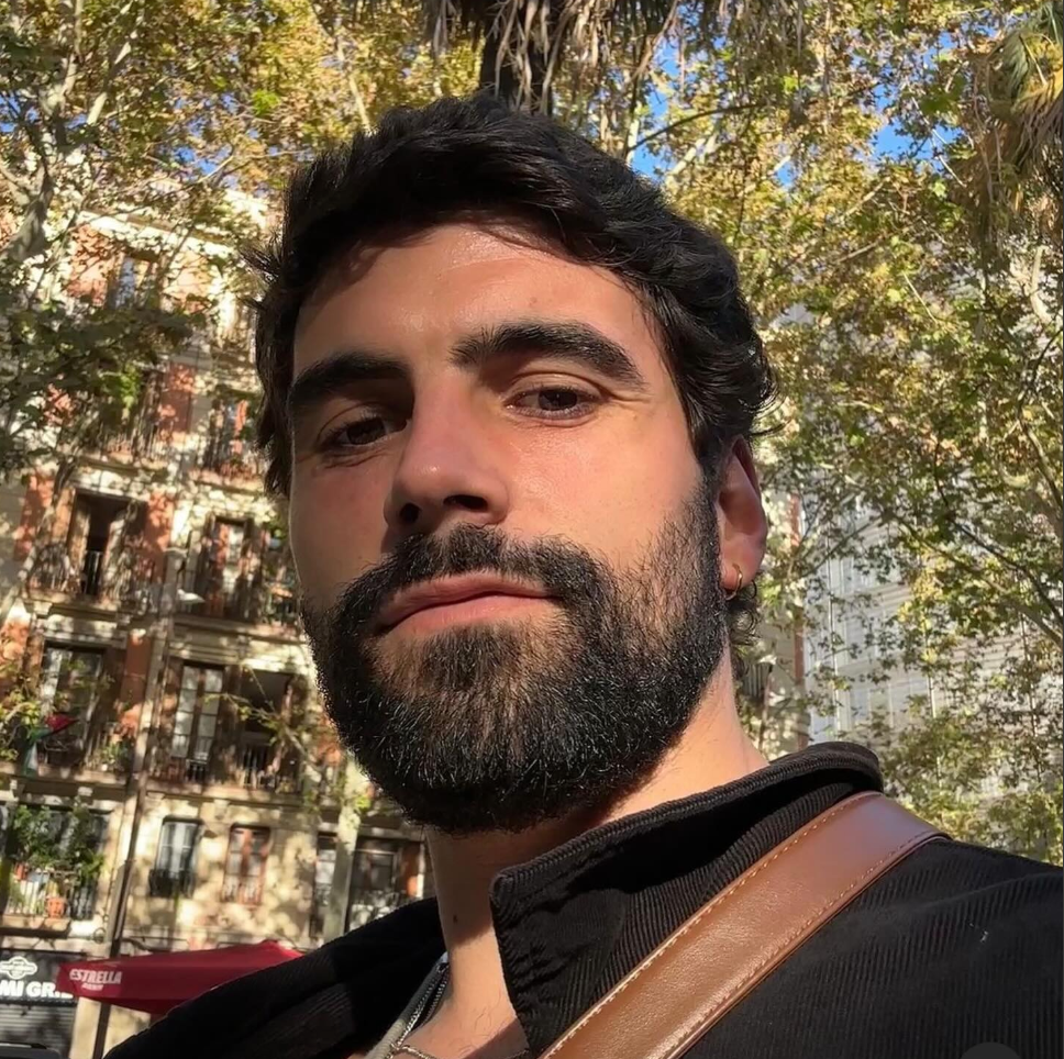 <em>Andrés P.</em>